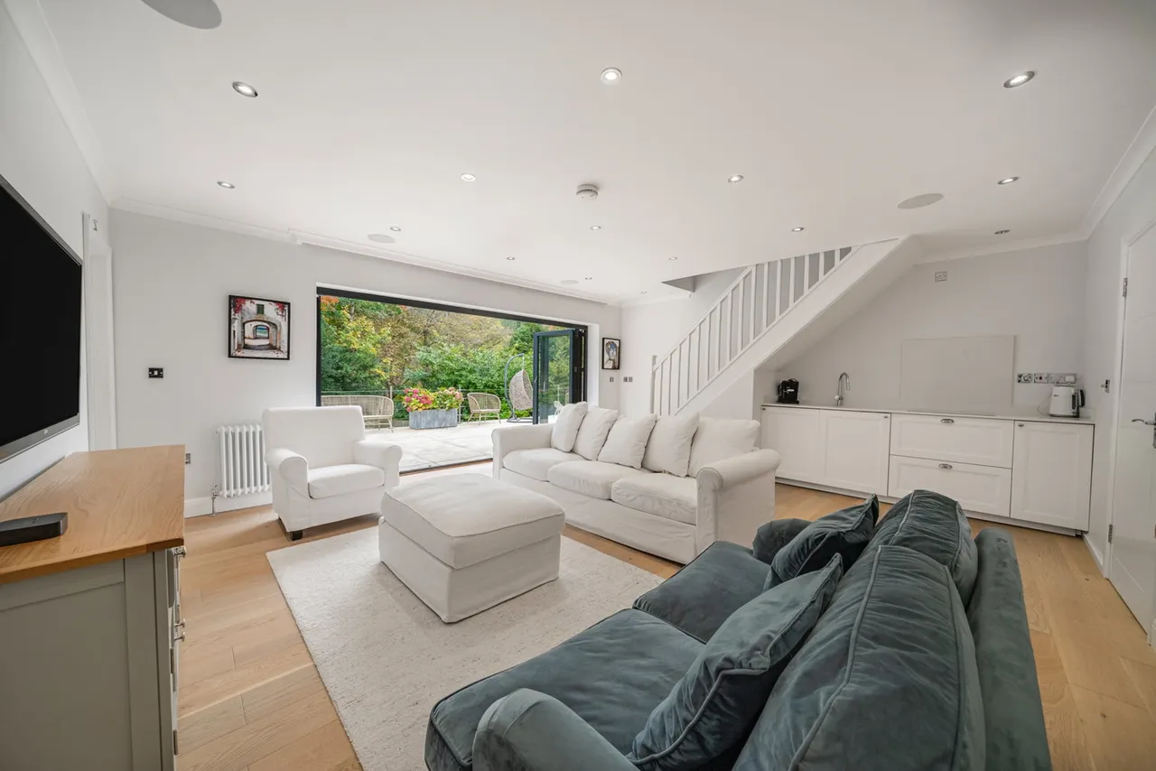 Deansfield, Caterham, CR3 6BL, photo 7