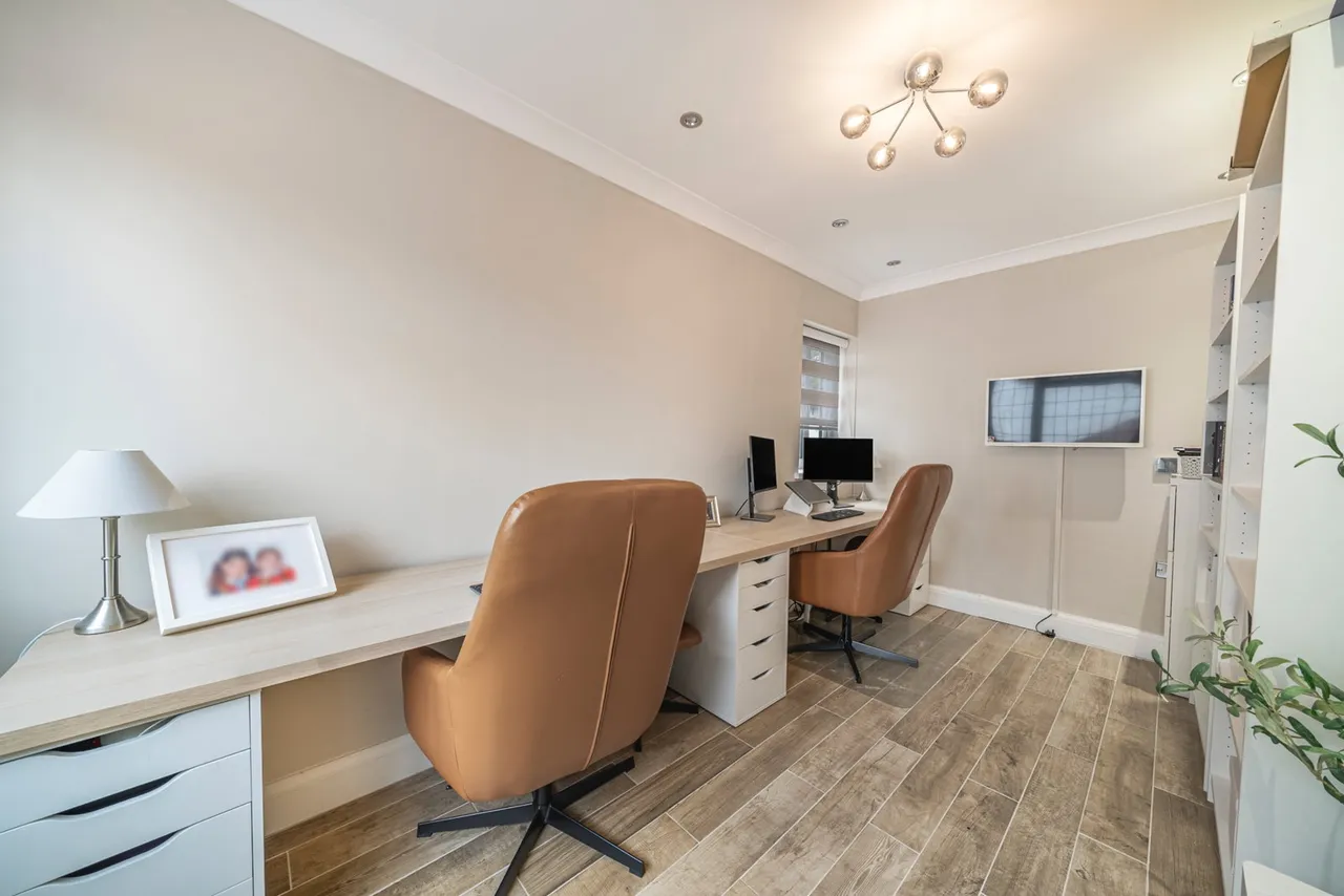 Deansfield, Caterham, CR3 6BL, photo 10