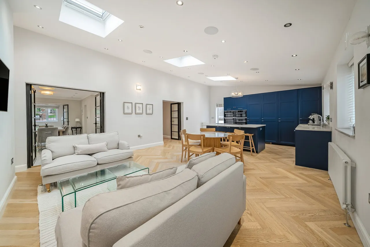 Deansfield, Caterham, CR3 6BL, photo 2