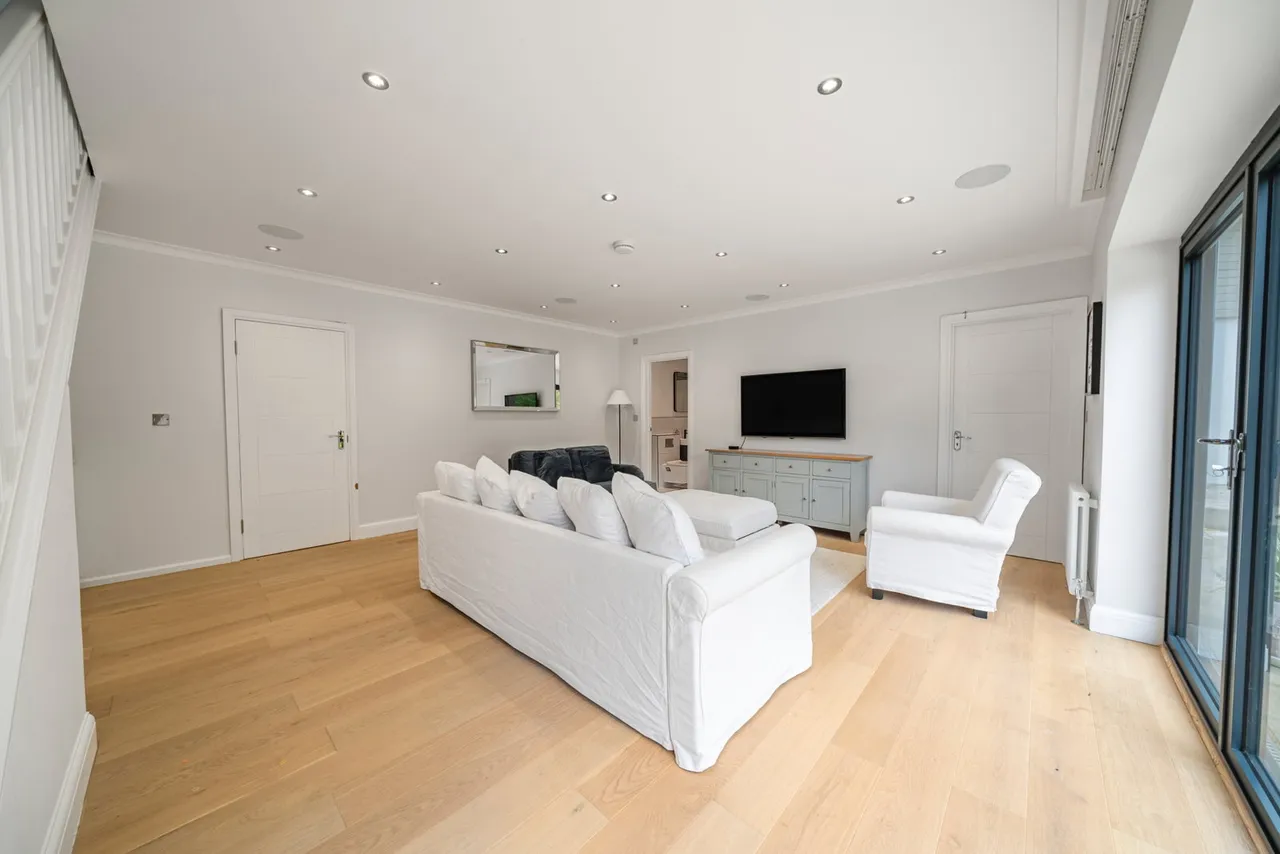 Deansfield, Caterham, CR3 6BL, photo 11