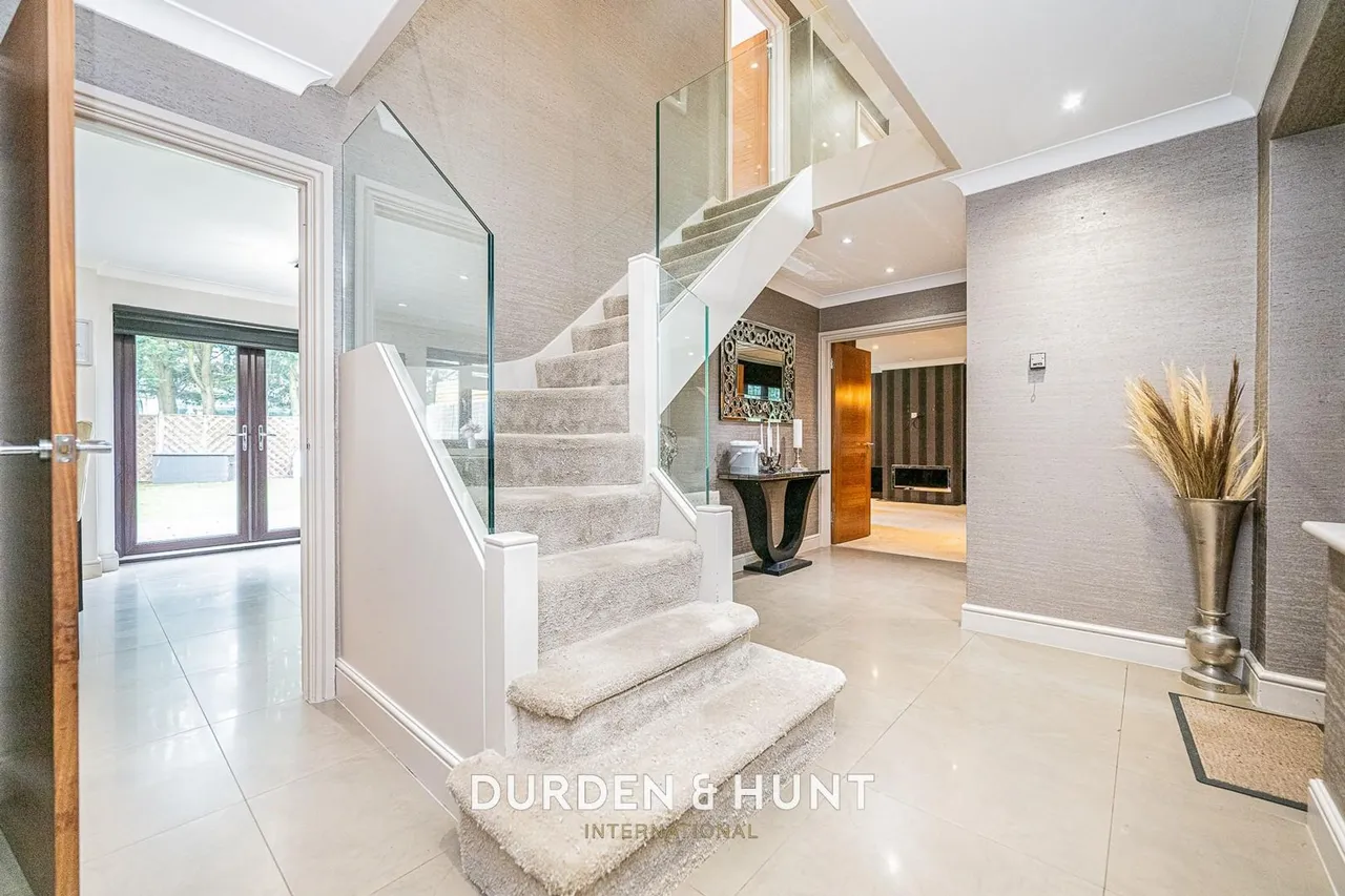 Manor Road, Chigwell, IG7, photo 4