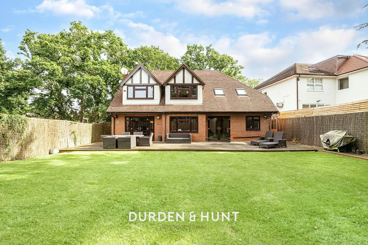 Manor Road, Chigwell, IG7, photo 2