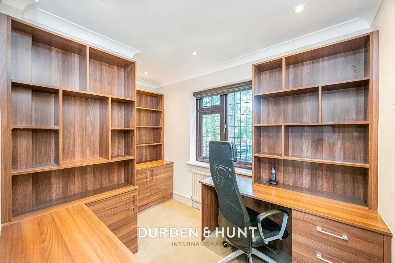 Manor Road, Chigwell, IG7, photo 11