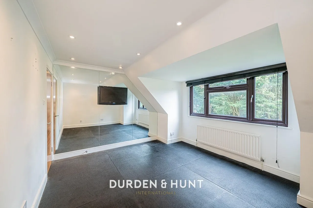 Manor Road, Chigwell, IG7, photo 25