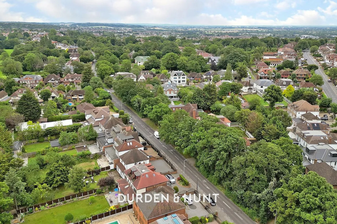 Manor Road, Chigwell, IG7, photo 32