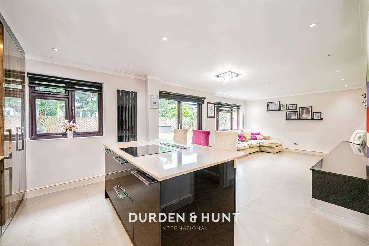 Manor Road, Chigwell, IG7, photo 5