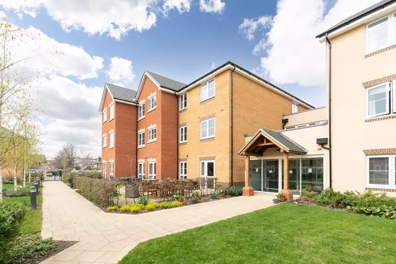 1 bed flat to rent — Churchfield Road, Walton-On-Thames KT12 2FR