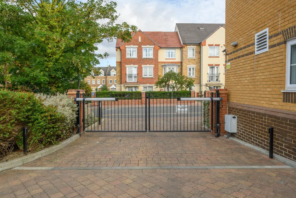 Churchfield Road, Walton-On-Thames KT12 2FR, photo 10