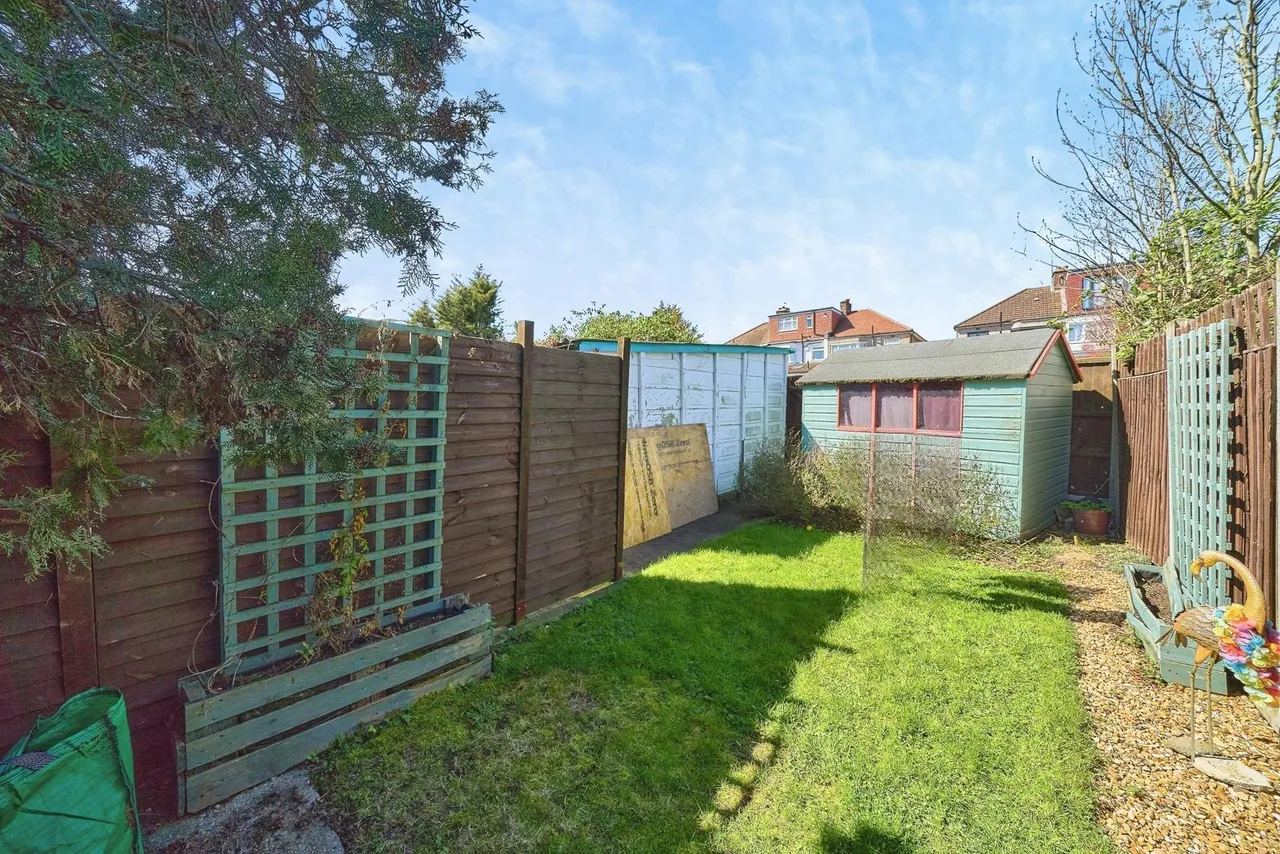 Chigwell Road, Woodford Green, IG8, photo 8
