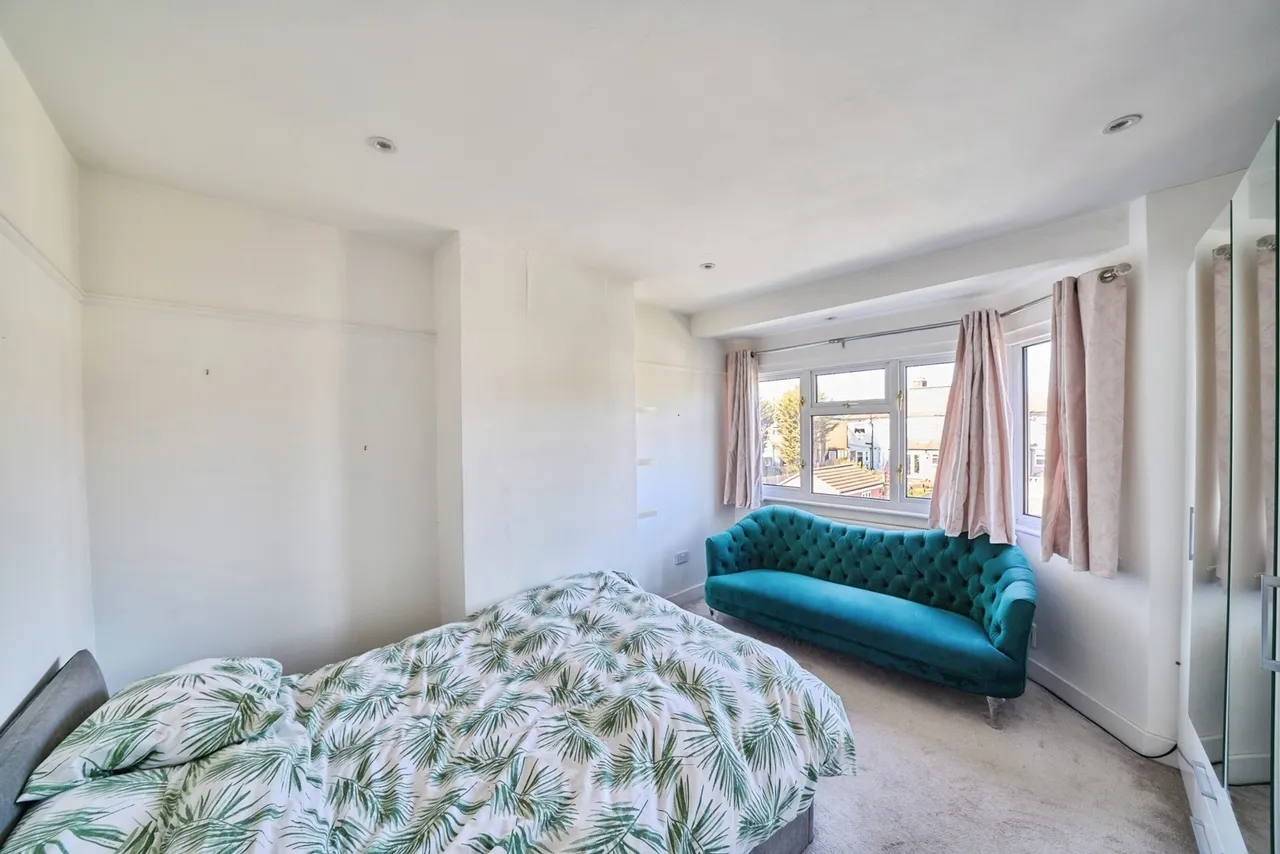 Chigwell Road, Woodford Green, IG8, photo 11