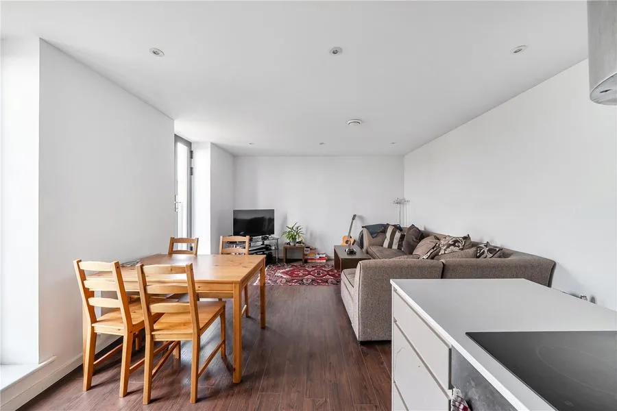 Latimer House, Angus Court, OX9, photo 4