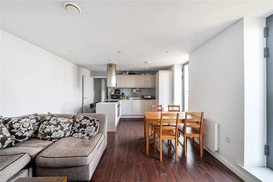 Latimer House, Angus Court, OX9, photo 3