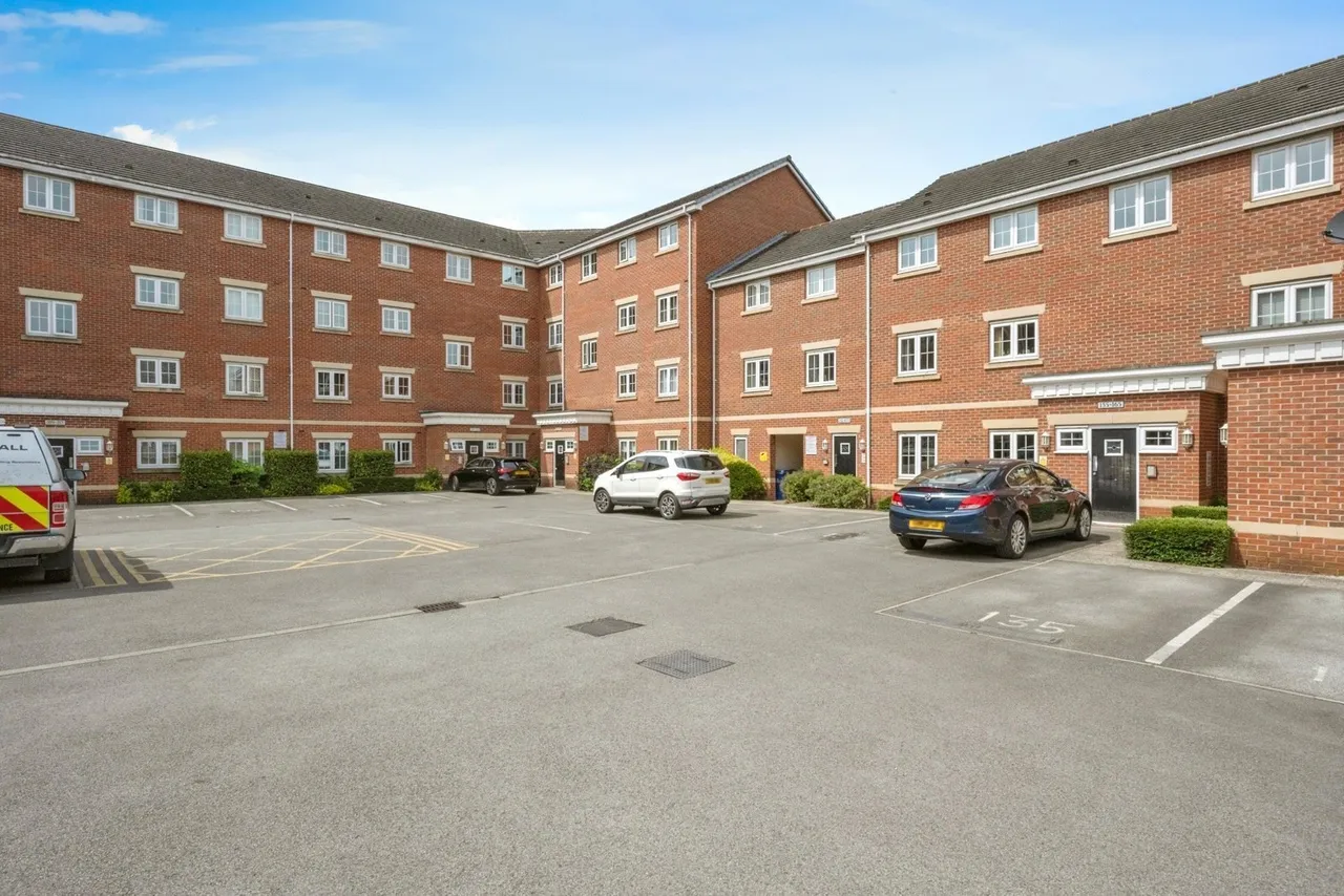 2 bed flat for sale — Jenkinson Grove, Armthorpe, Doncaster, South Yorkshire, DN3