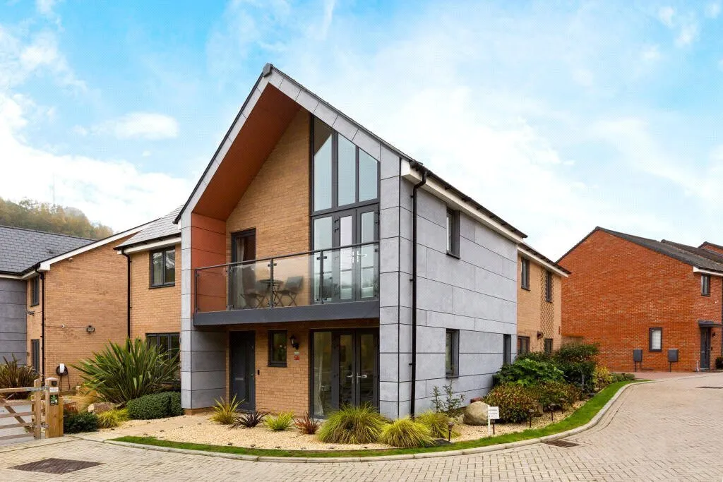4 bed house for sale, Farmer Close, Castle Hill, DA10