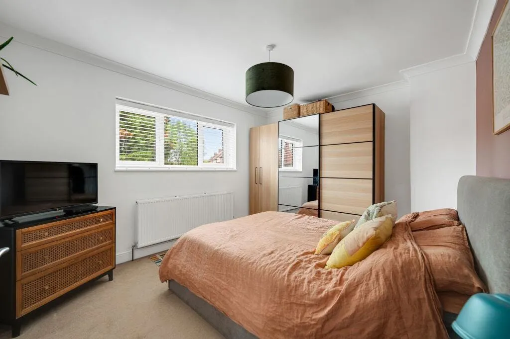Lambarde Avenue, London, SE9, photo 8