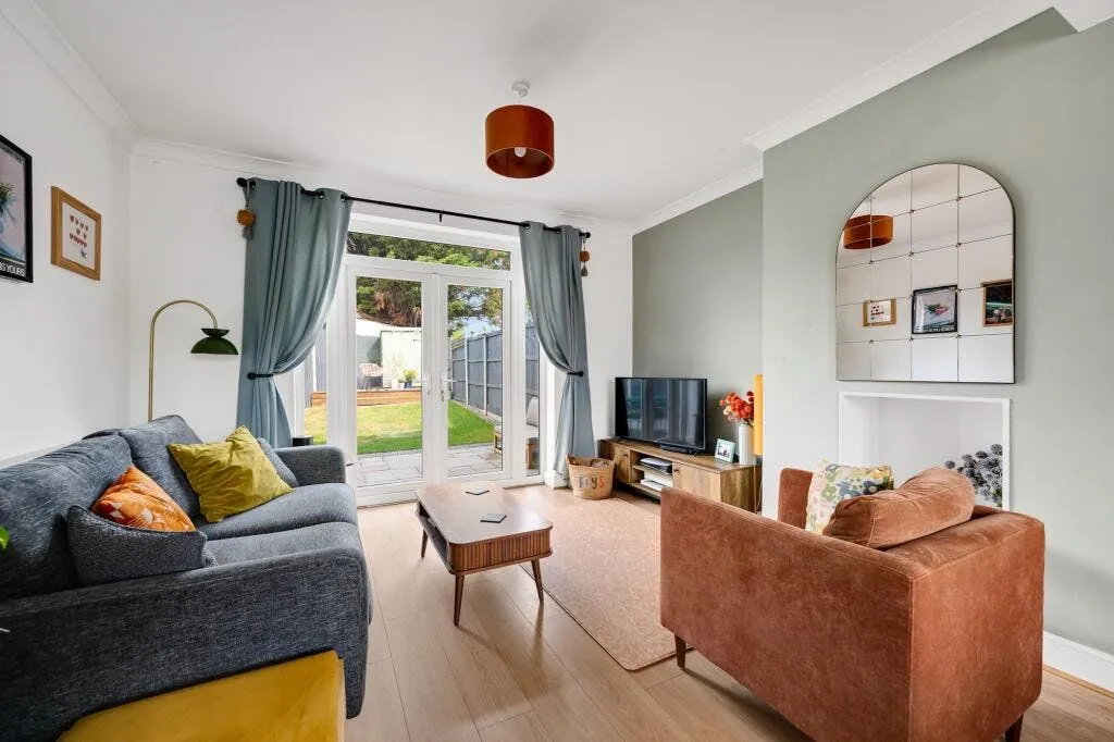 Lambarde Avenue, London, SE9, photo 2