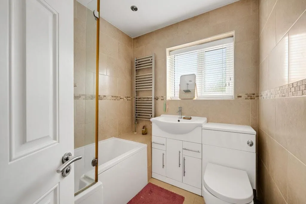 Lambarde Avenue, London, SE9, photo 10