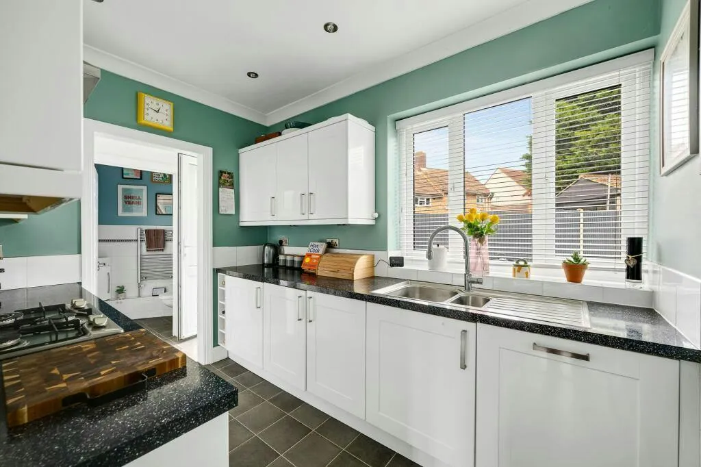 Lambarde Avenue, London, SE9, photo 4
