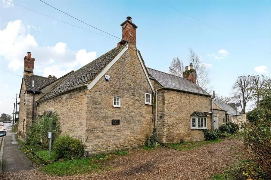 3 bed house for sale, New Road, Bampton, OX18