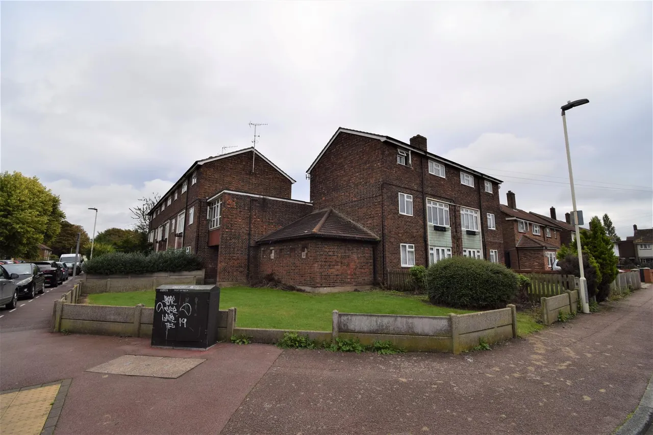 4 bed flat to rent — Maybury Road, Barking