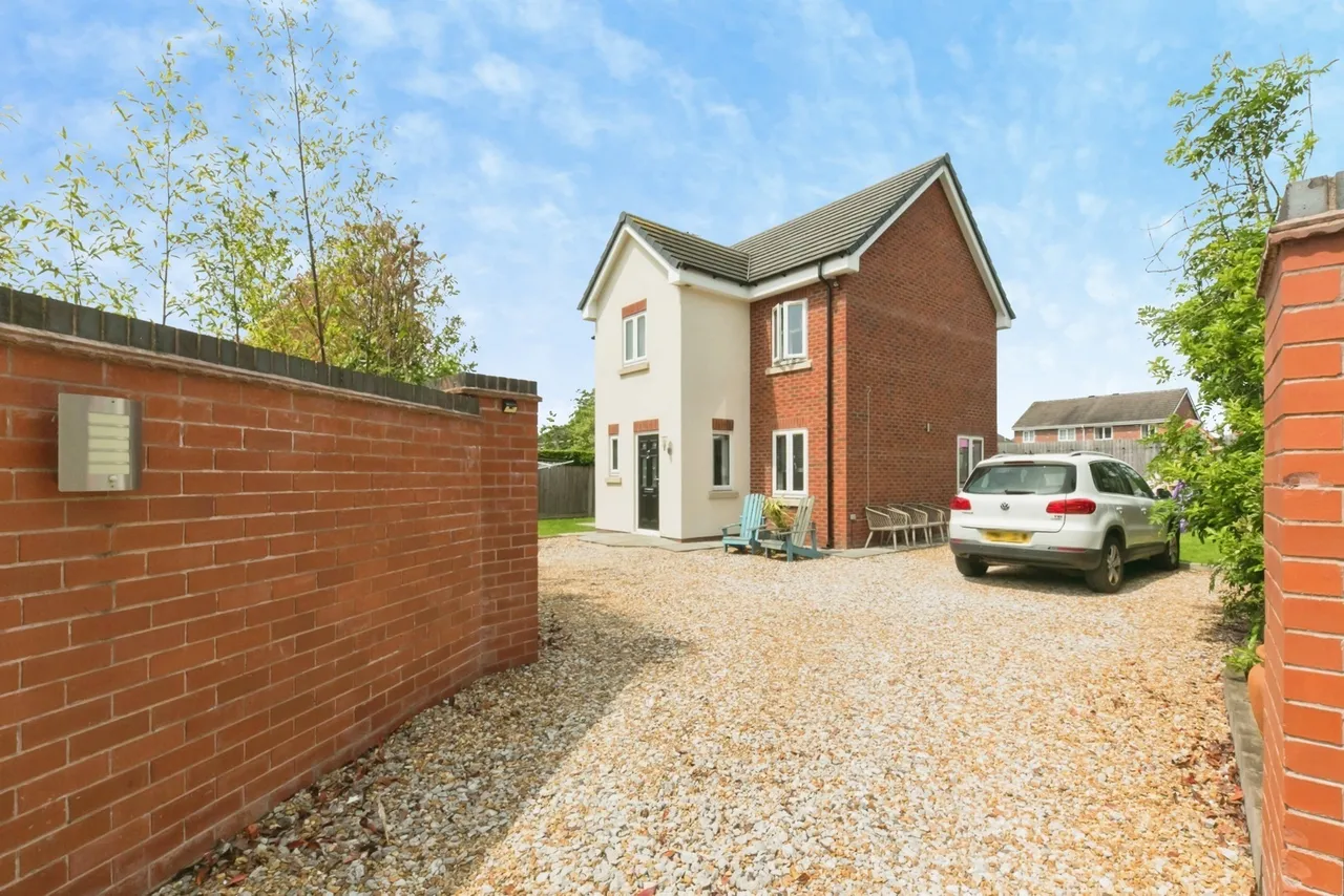 4 bed house for sale — Crewe Road, CREWE, Cheshire, CW2