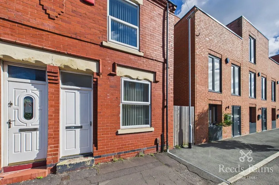 2 bed house to rent, Nansen Street, Salford, M6