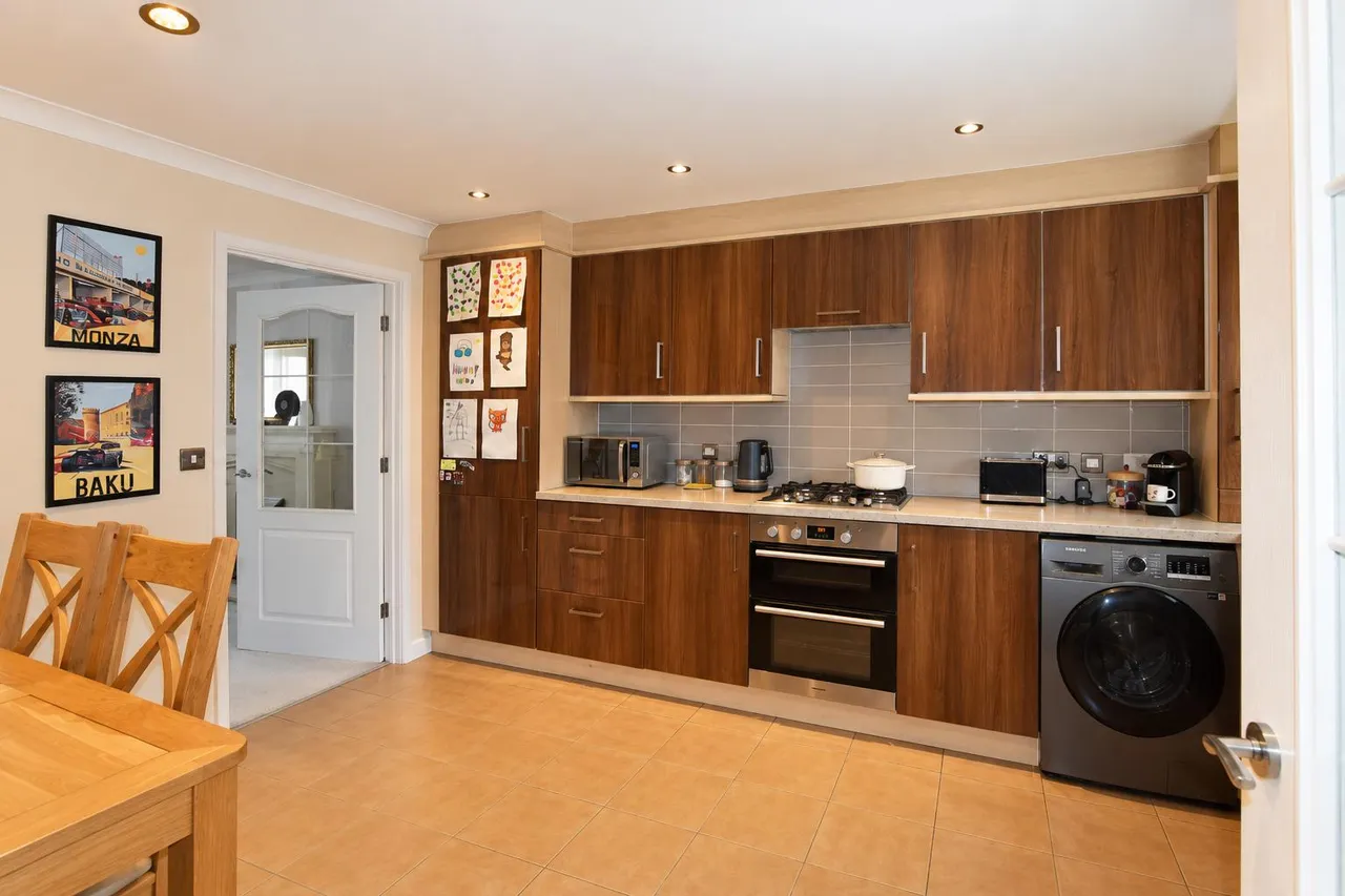 Redberry Avenue, Heckmondwike, WF16, photo 2