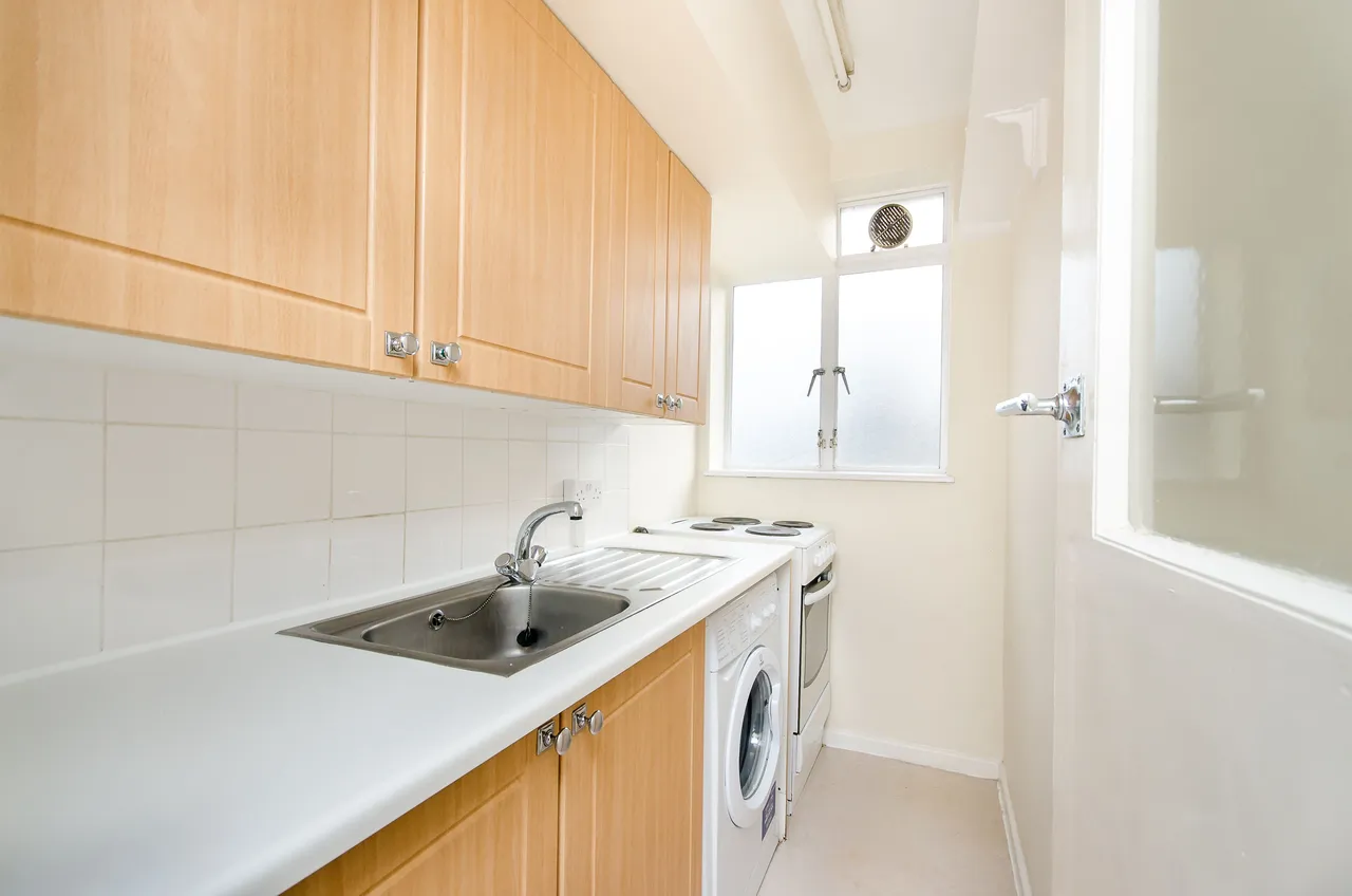 317 Harwood Court, Upper Richmond Road, London, photo 3