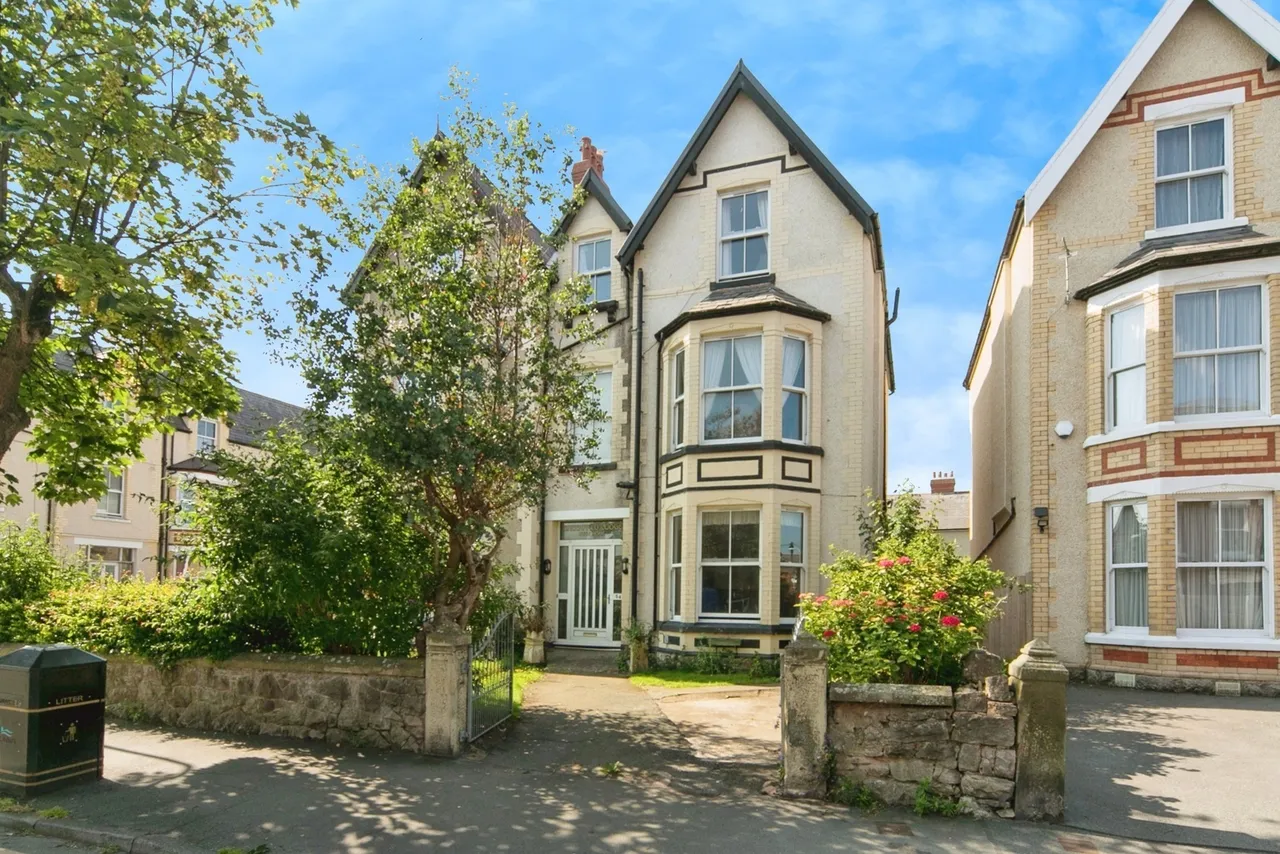 Greenfield Road, Colwyn Bay, LL29, photo 6