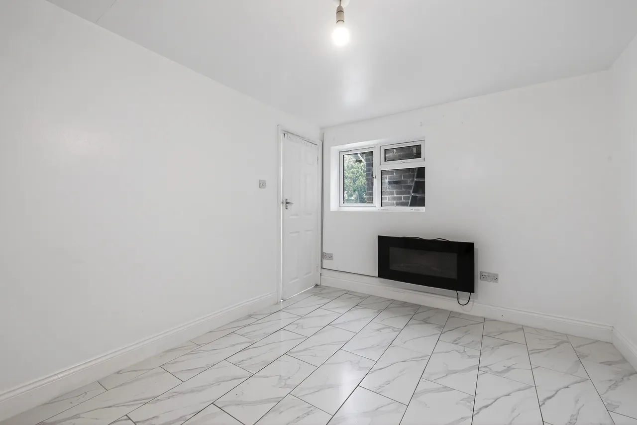 Orchard Avenue, Feltham, TW14, photo 6