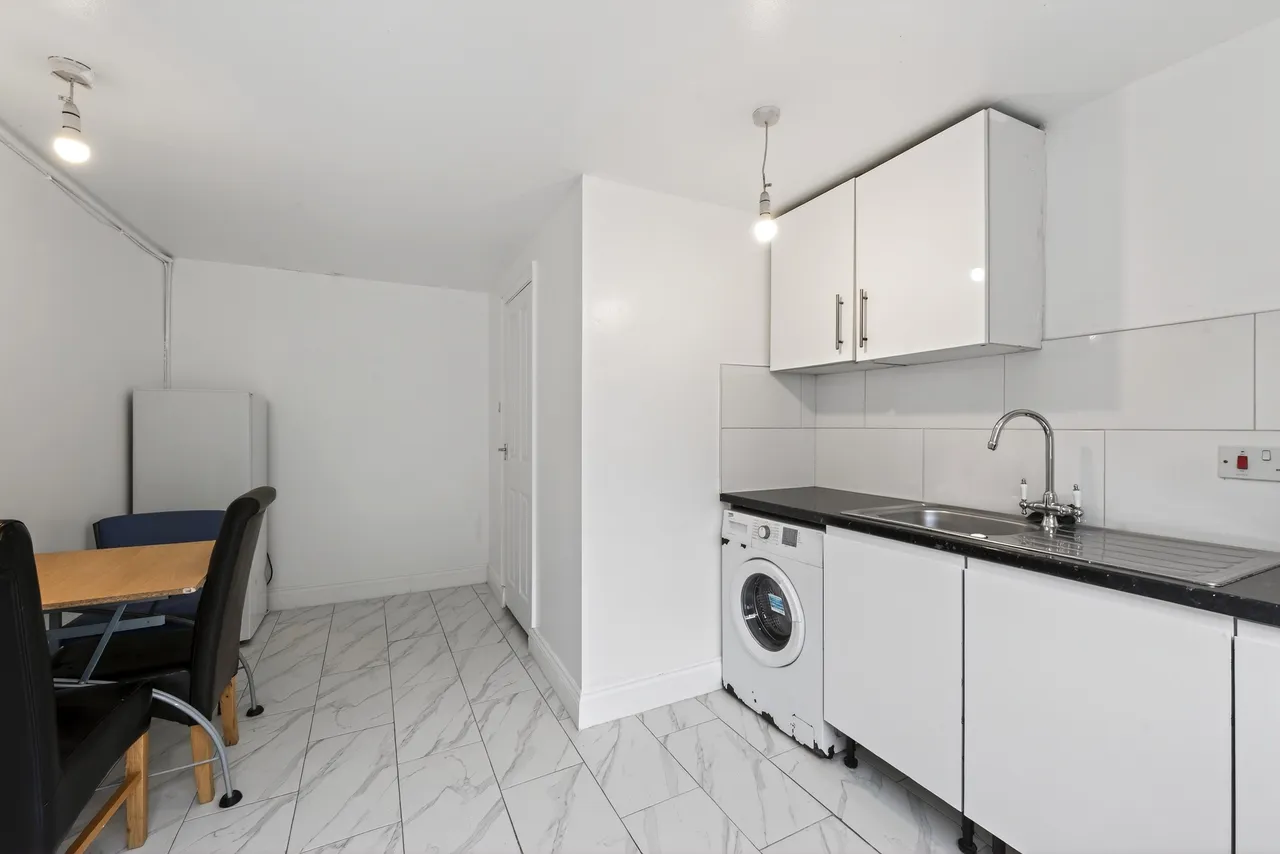 Orchard Avenue, Feltham, TW14, photo 4