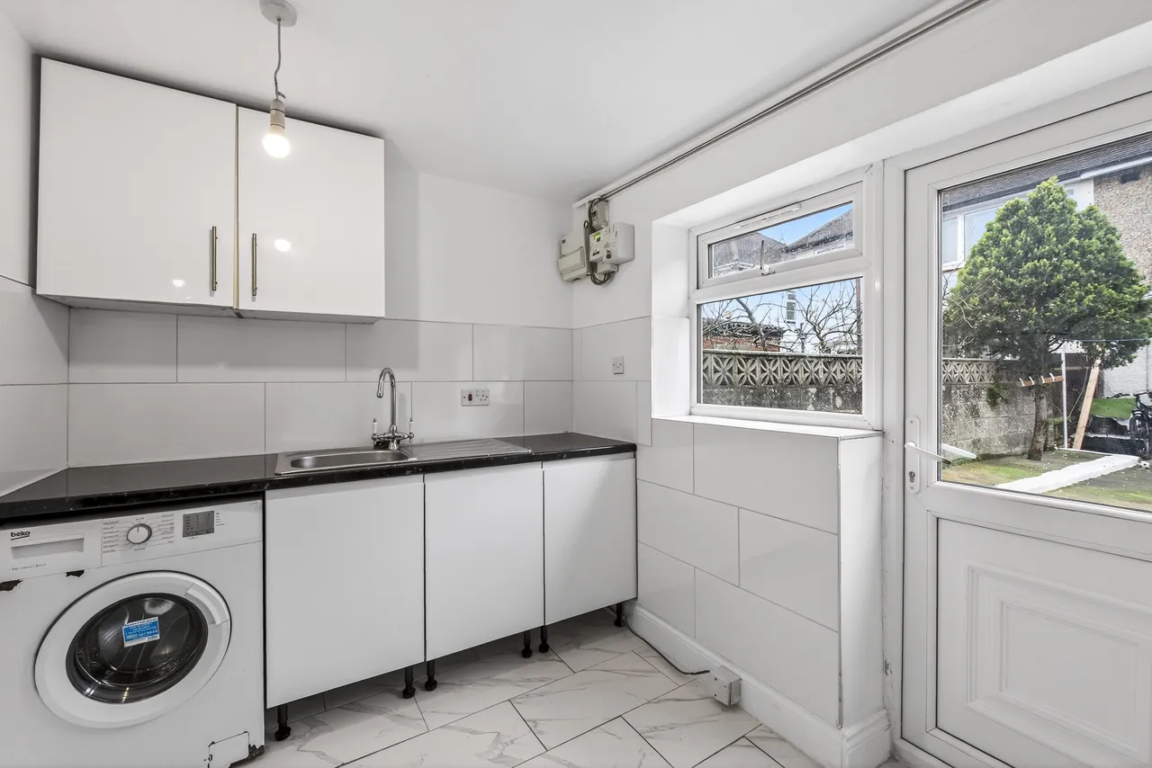 Orchard Avenue, Feltham, TW14, photo 5
