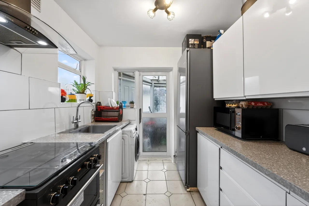 Orchard Avenue, Feltham, TW14, photo 2