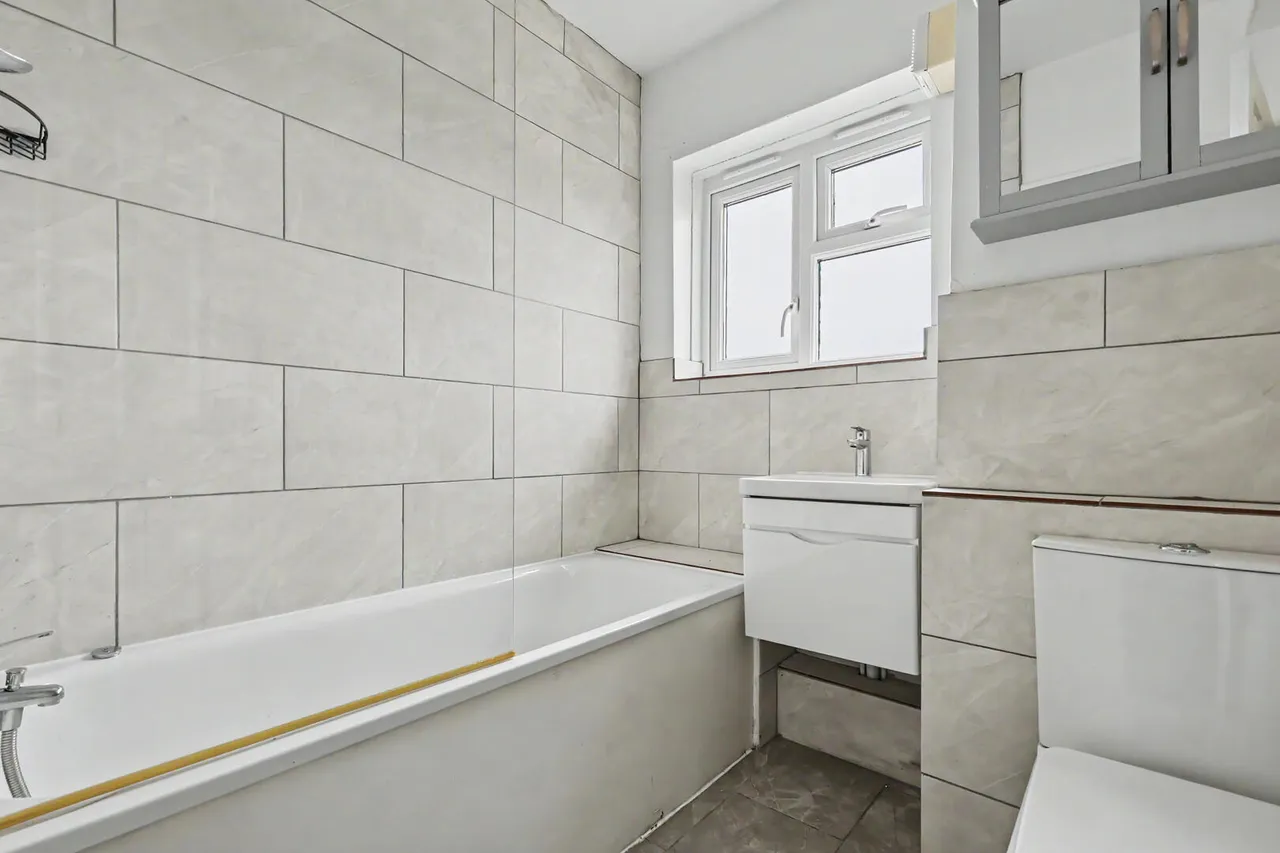 Baker Street, Enfield, EN1, photo 4