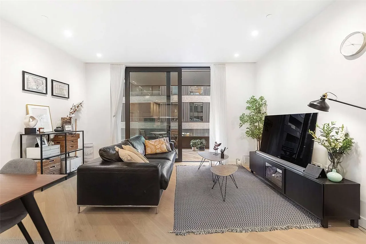 2 bed flat to rent — Wood Crescent, Television Centre, White City, London, W12 7GS