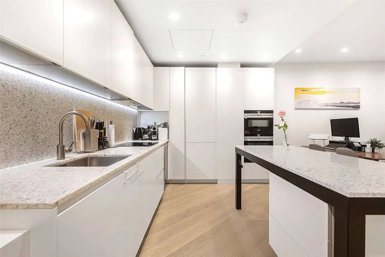 Wood Crescent, Television Centre, White City, London, W12 7GS, photo 2