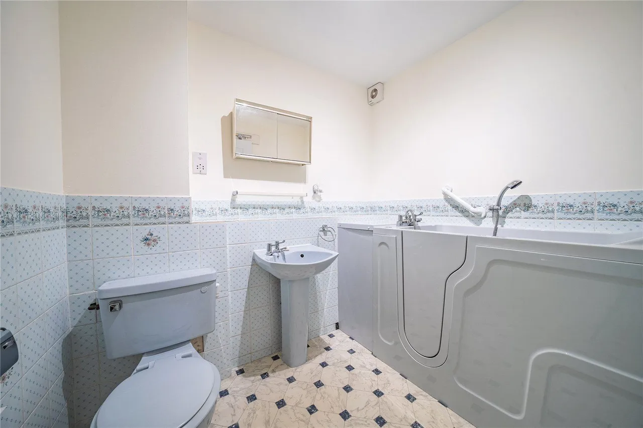 School Lane, Collingham, LS22, photo 7