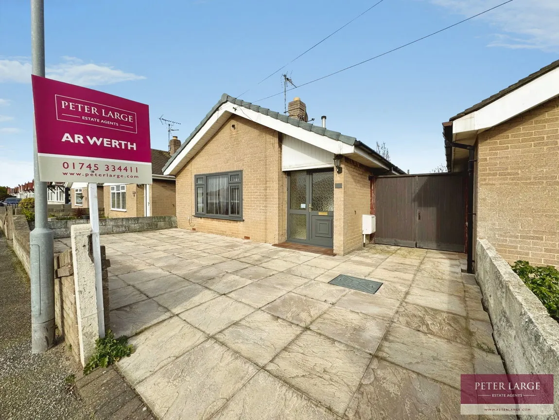 2 bed house for sale — Bryn Avenue, Rhyl, Denbighshire, LL18 4BE