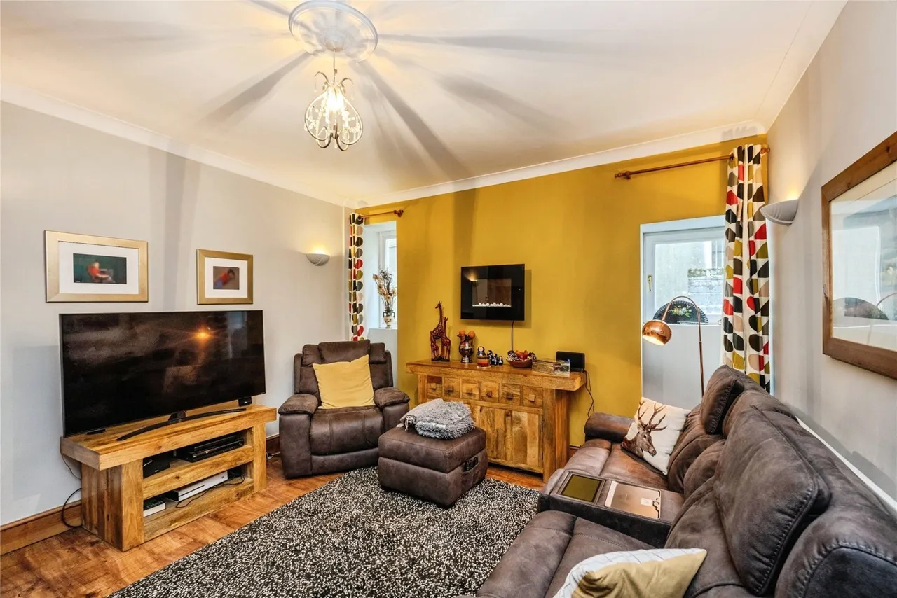 High Street, Pontardawe, SA8, photo 5
