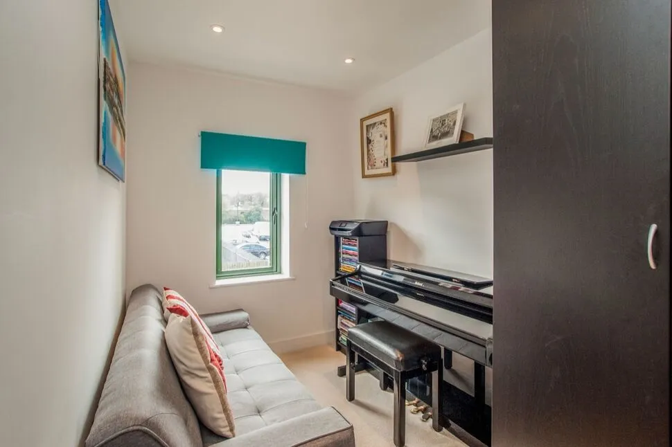 Windsor Court, Corner Hall, HP3, photo 10
