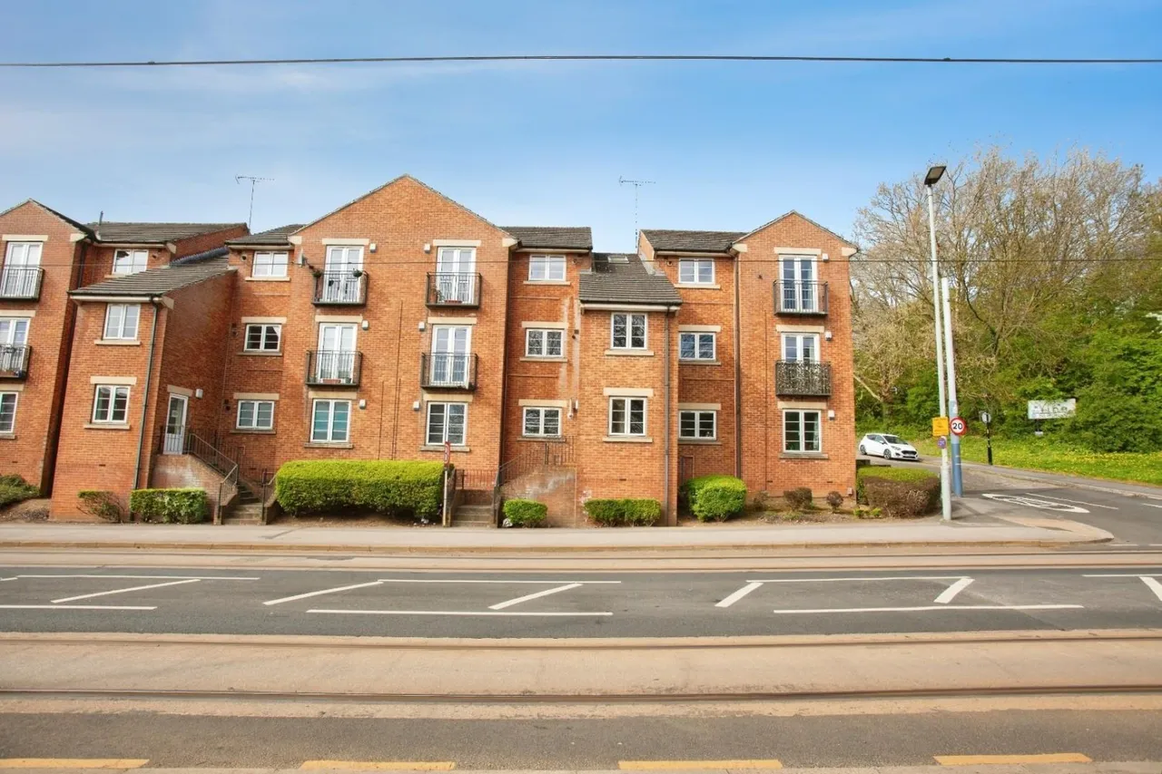 2 bed flat for sale — Flat 9, 89 Langsett Road, Sheffield, S6
