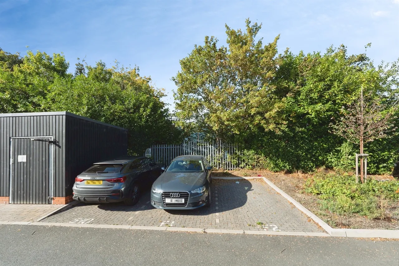 Epsom Road, Watford, WD18, photo 14