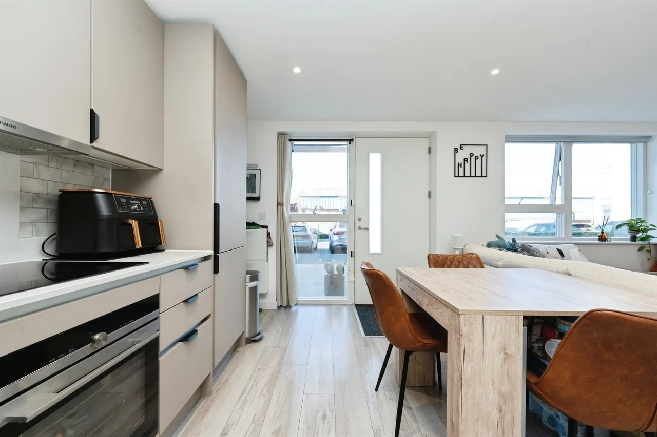 Epsom Road, Watford, WD18, photo 6