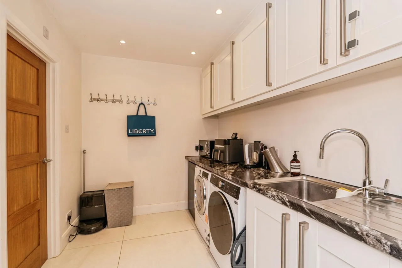 Franklands Drive, Addlestone, KT15, photo 11