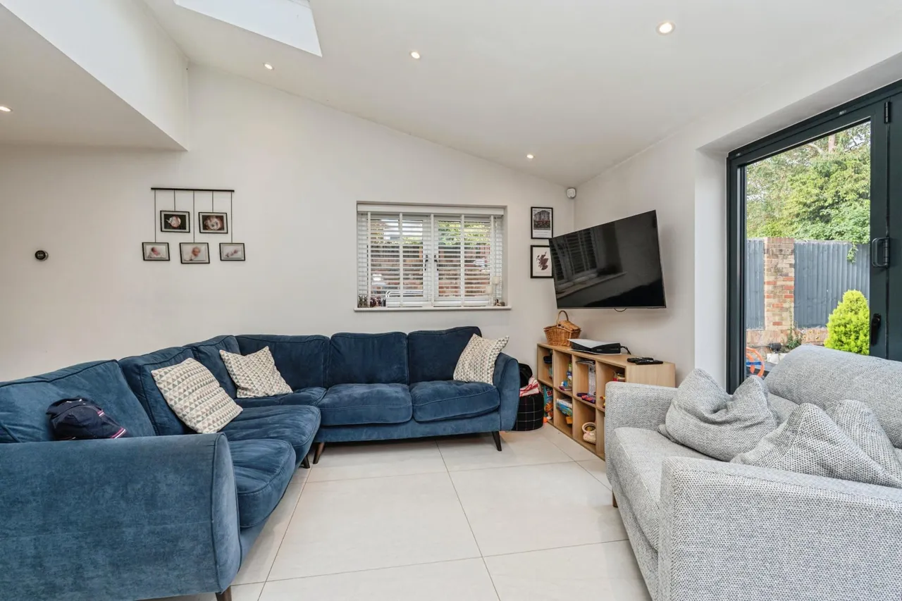 Franklands Drive, Addlestone, KT15, photo 8