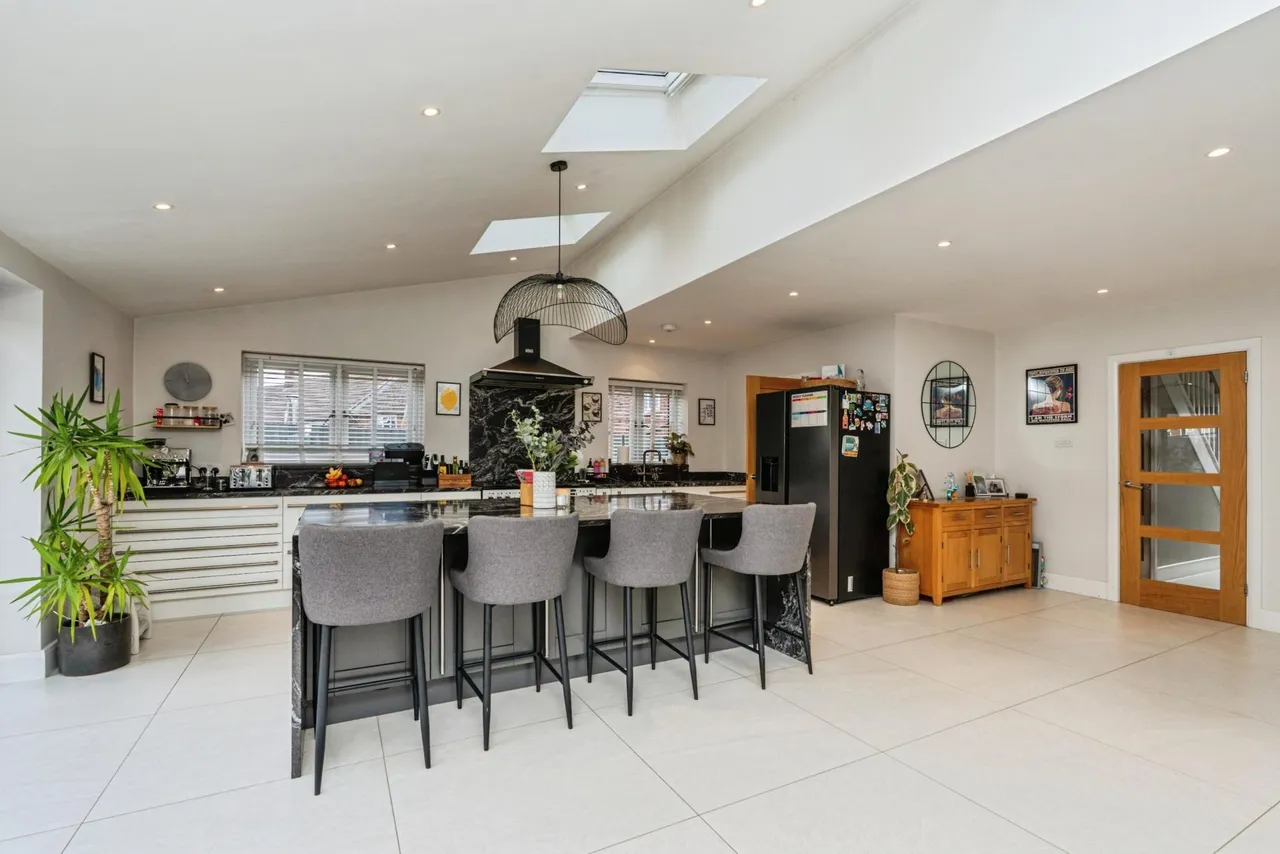 Franklands Drive, Addlestone, KT15, photo 5