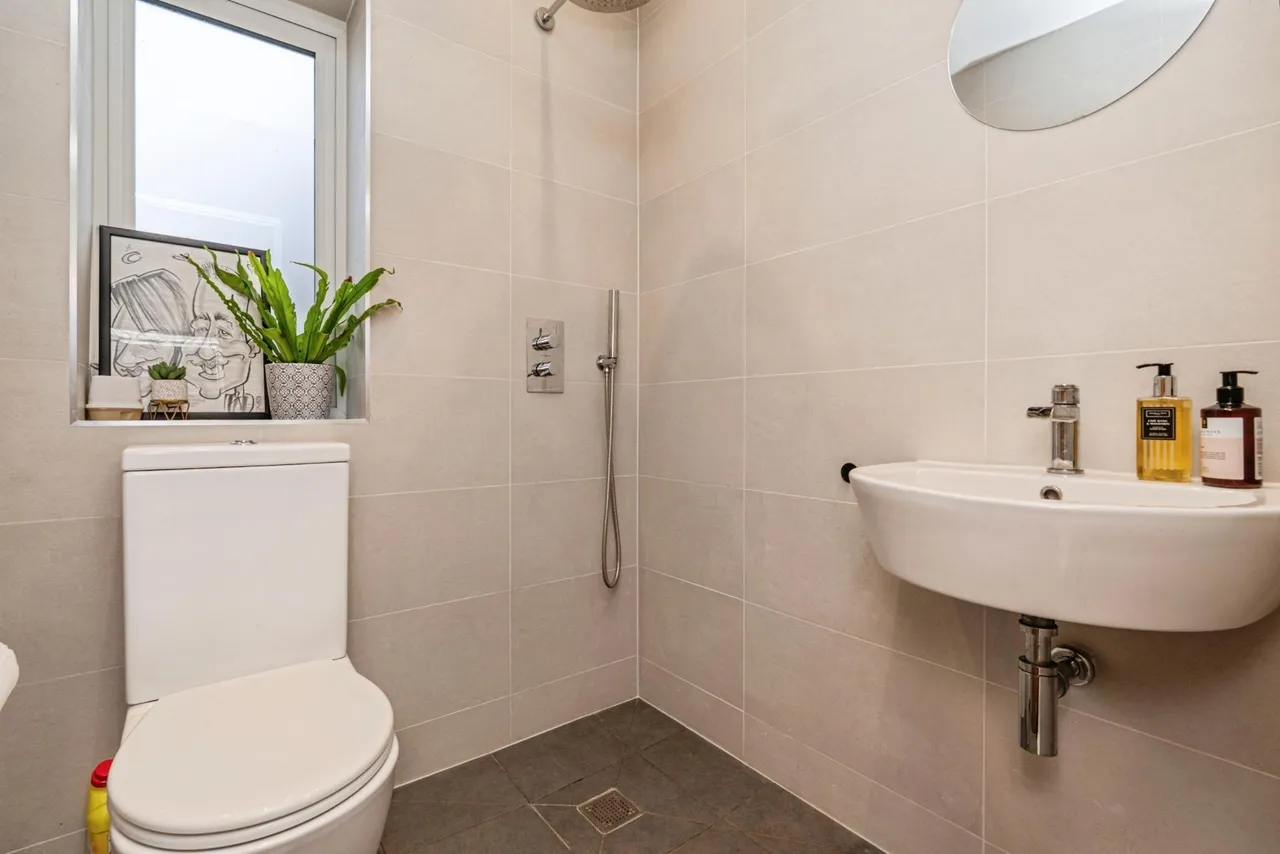 Franklands Drive, Addlestone, KT15, photo 21