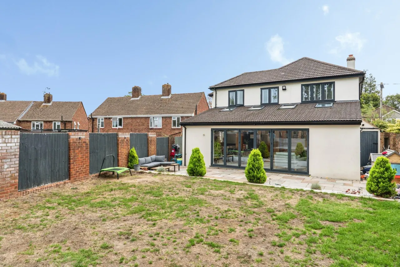 Franklands Drive, Addlestone, KT15, photo 28