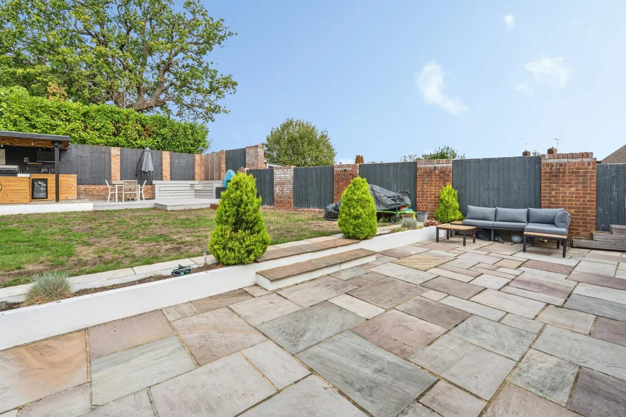 Franklands Drive, Addlestone, KT15, photo 25
