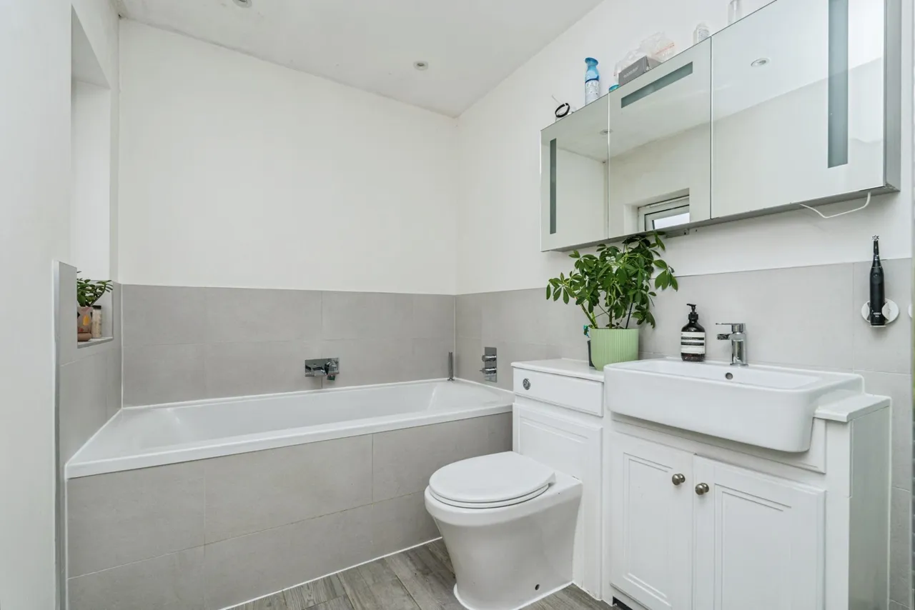 Franklands Drive, Addlestone, KT15, photo 22